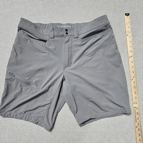 Alaskan Hardware Men's Grey Athletic Shorts Lightweight with zip pockets Size 36 - Picture 2 of 13